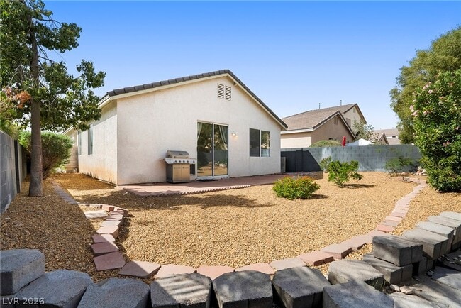 Building Photo - 8824 Iron Hitch Ave