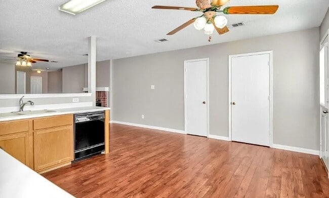 Building Photo - 5640 Ainsdale Dr
