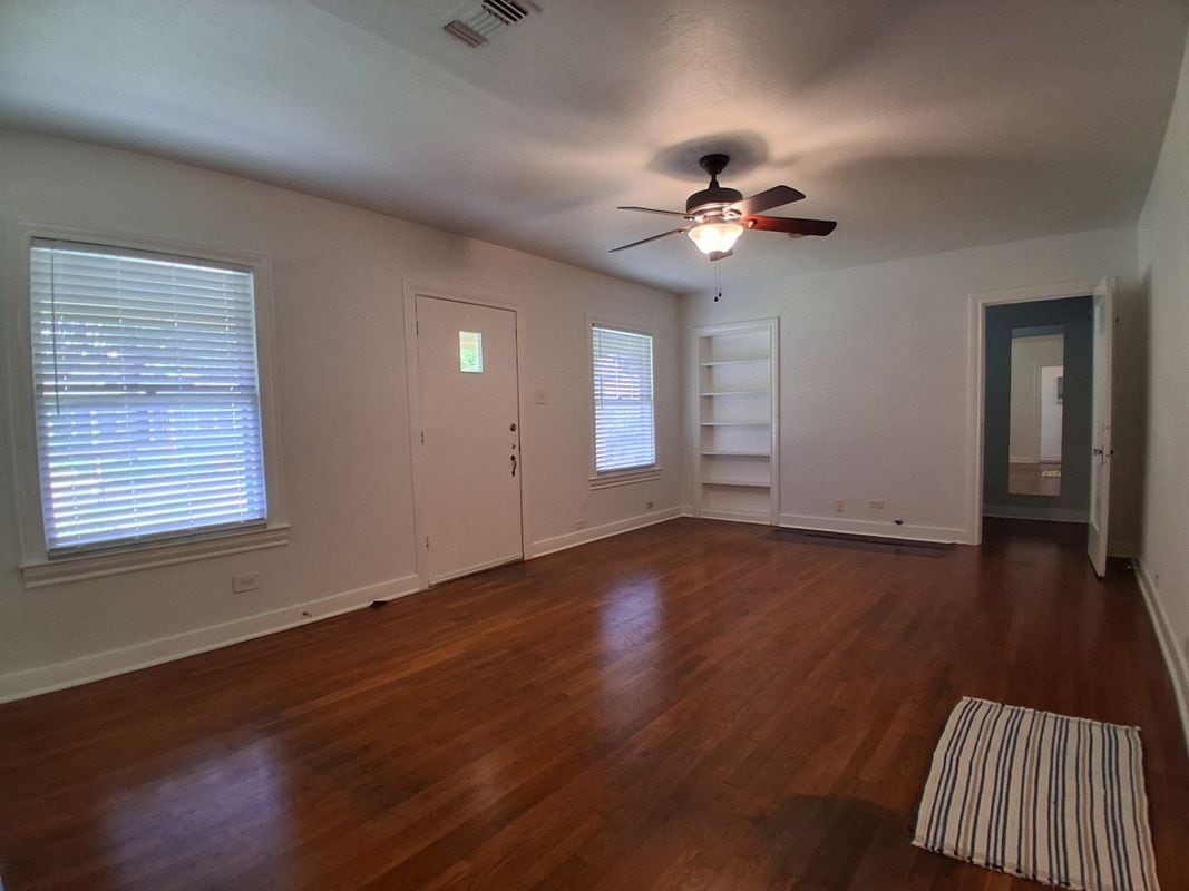 Building Photo - 315 W Ridgewood Ct