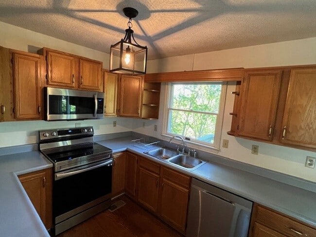 Building Photo - Single Family Home for Rent