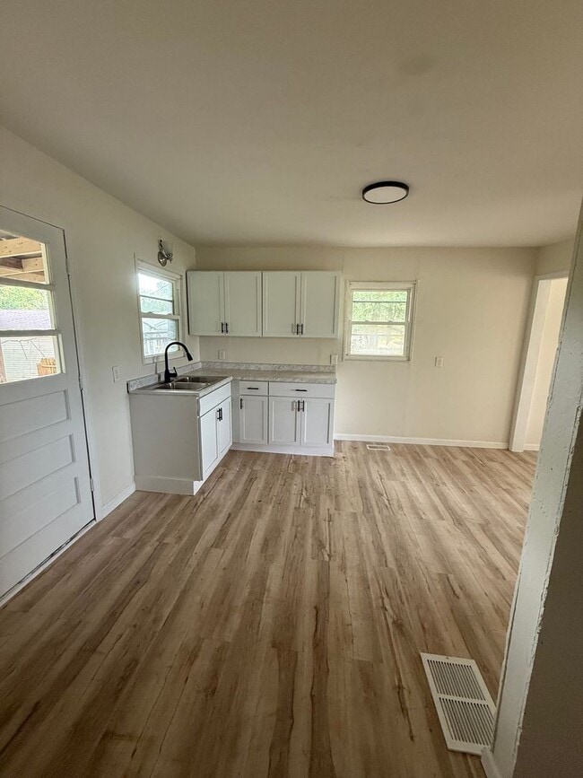 Building Photo - 3 Bed, 1 Bath for Rent in Xenia