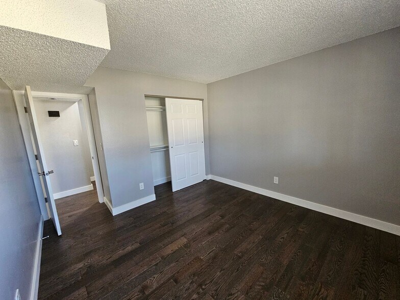 Building Photo - 1960 S Xanadu Way