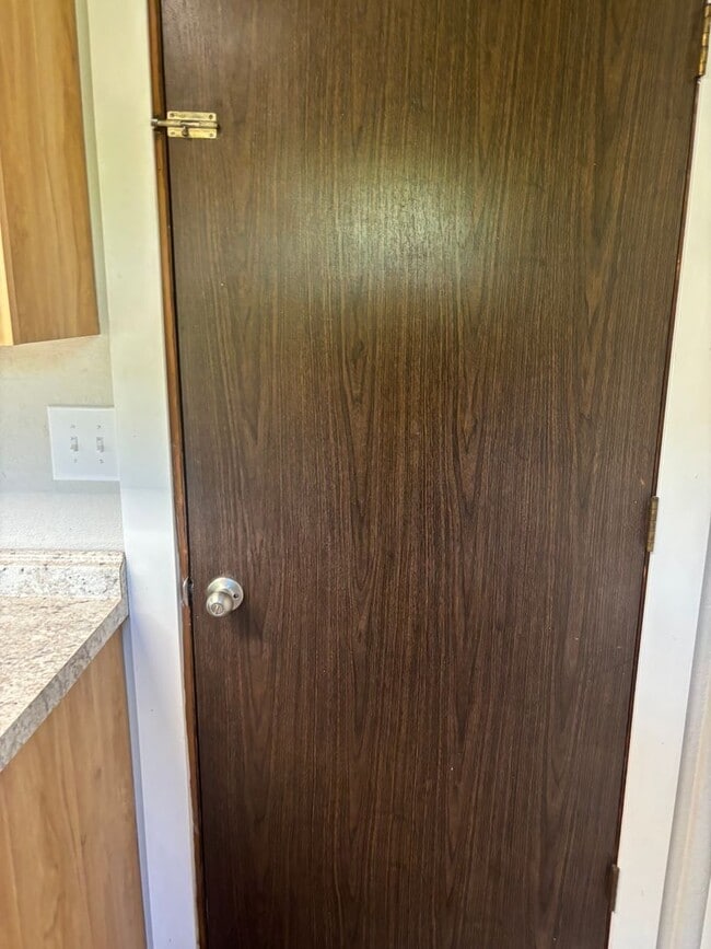 Building Photo - Cute 2 bedroom West Harvard area