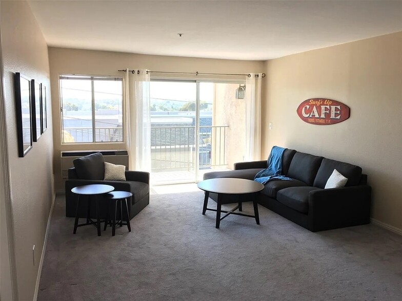 View of Livingroom/Balcony - 3775 Georgia St