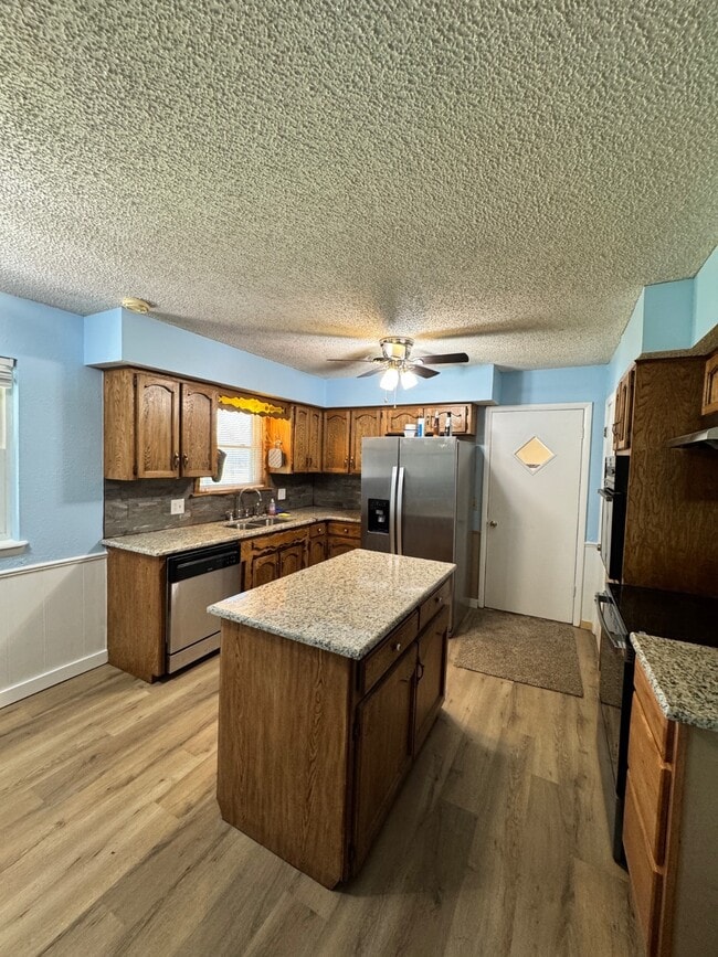 Building Photo - 607 Lehigh Ave