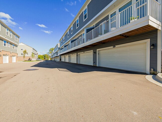 Building Photo - Move-In Ready 3-Bedroom Home in Prime Downtown Brighton!