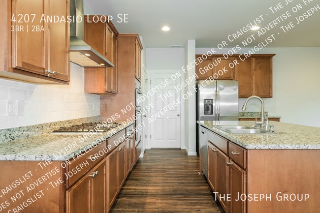 Building Photo - 4207 Andasio Loop SE