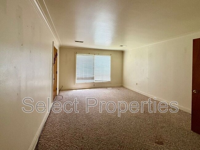 Building Photo - 123 Melrose St