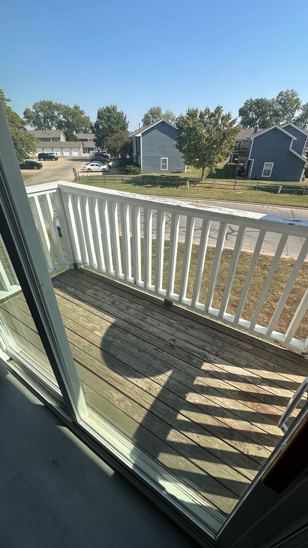 Building Photo - $775 - 2 bed 1 bath - Second floor Apartme...