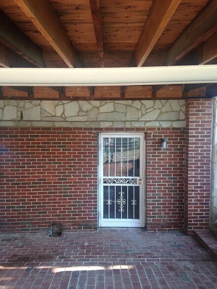 Building Photo - 3204 22nd St NE