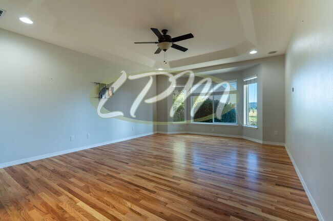 Building Photo - Spacious 3-Bedroom Home on 4.5 Acres – Pos...