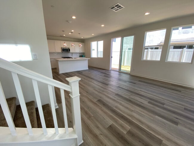 Building Photo - 27742 Heritage Ln