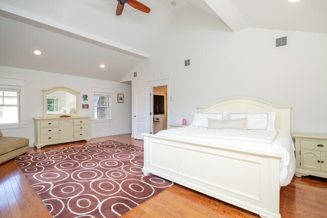 Building Photo - 29 South St