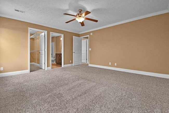 Building Photo - Pet Friendly Three Bedroom!