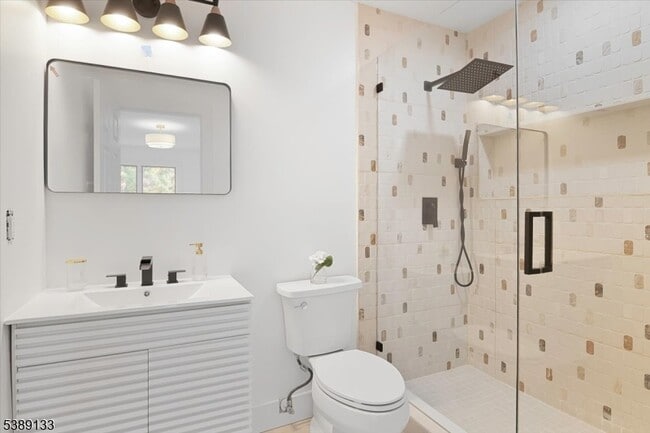 Building Photo - 60 Mews Ln