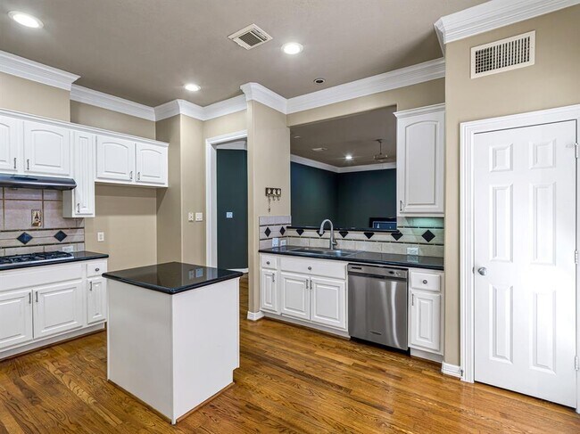 Building Photo - 3006 E Park at Fairdale