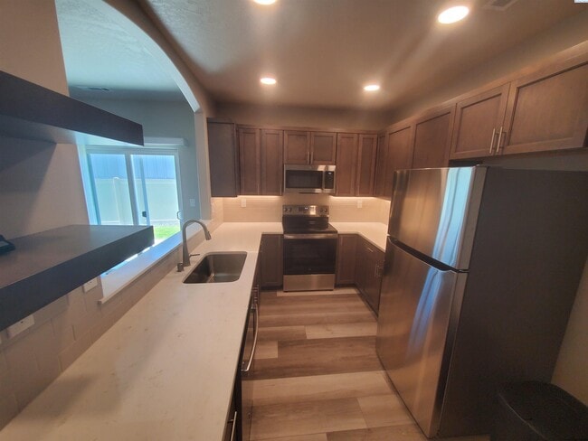 Building Photo - 722 Zee Pride Ln