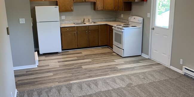 Primary Photo - 211 E Cedar