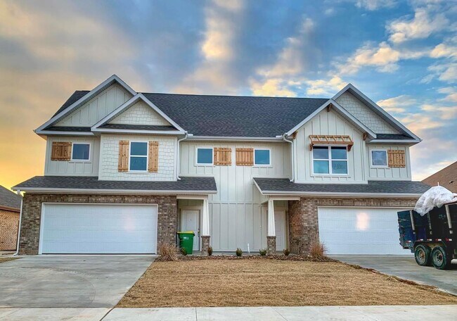 Building Photo - The Summit at Been Road Villas 3 Bed, 2.5 ...