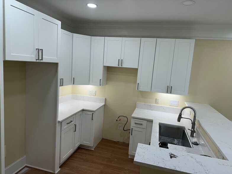 Building Photo - 115 Windermere Dr