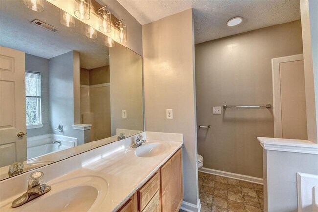 Building Photo - 960 Melrose Park Pl NW