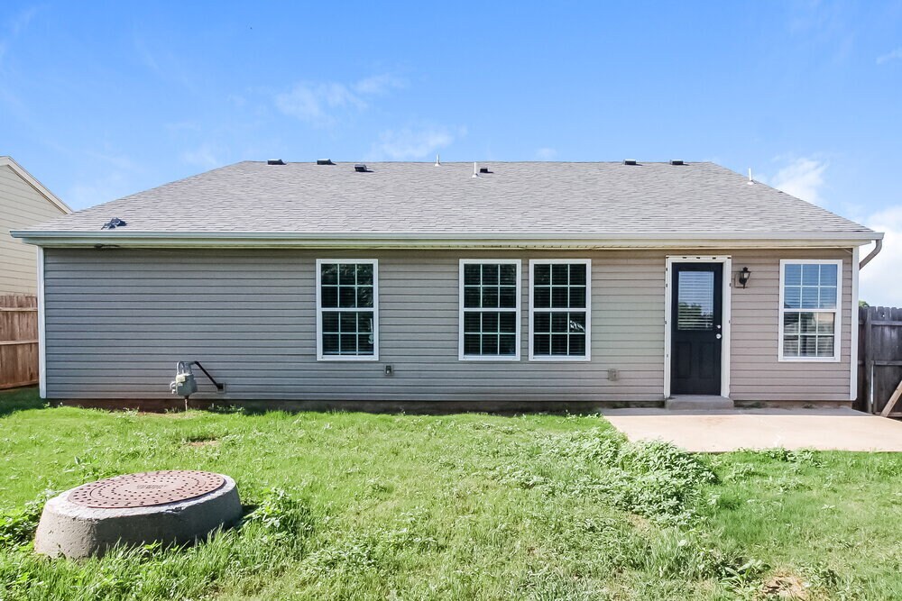 Building Photo - 816 Eric Cir