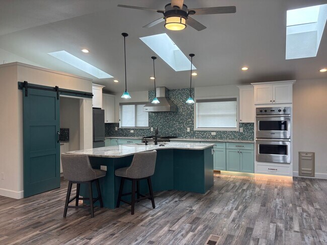 Building Photo - Single Family - 4 Bed 3.5 Bath - MileStone...