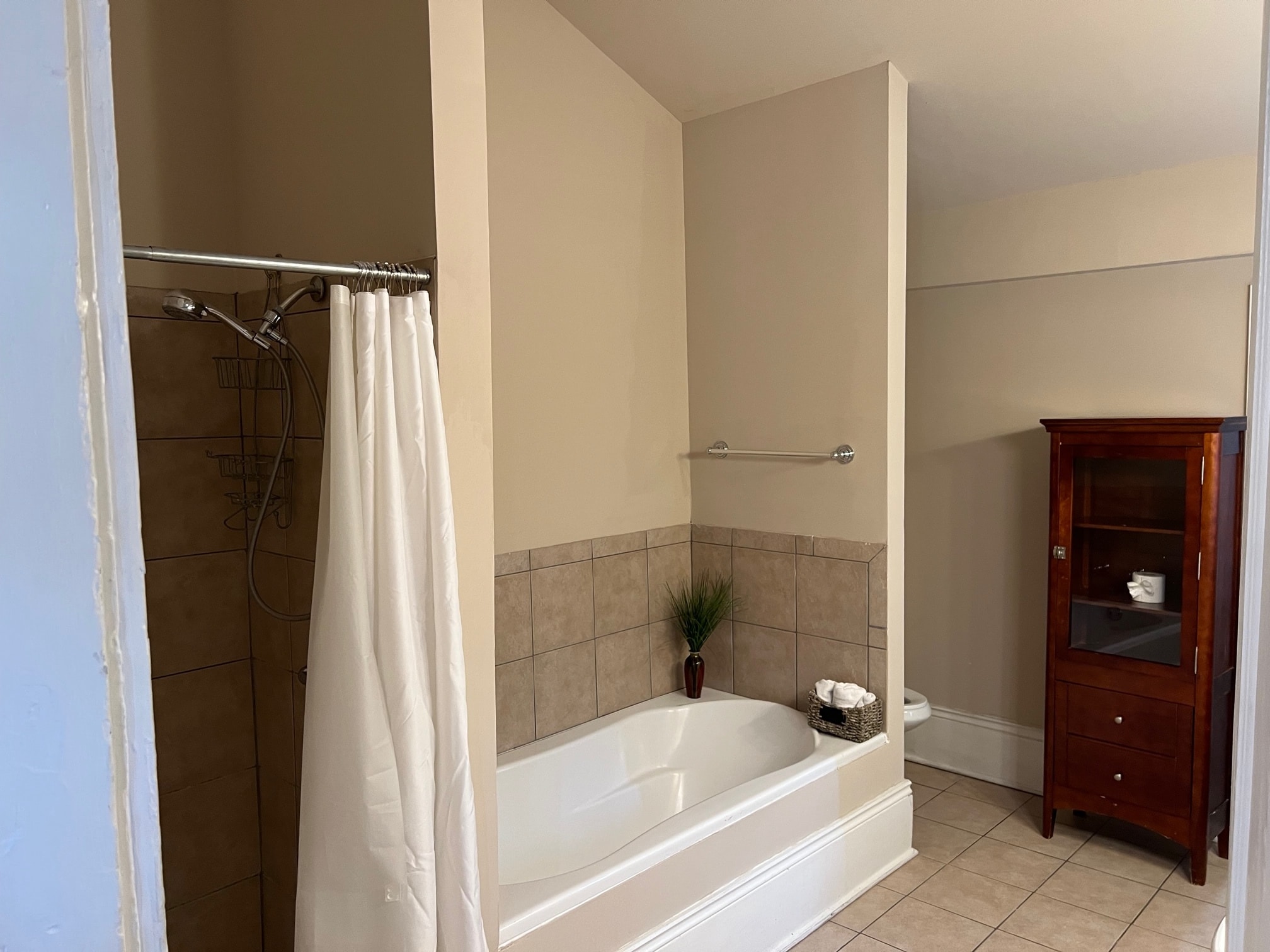 Building Photo - 2904 Annunciation St