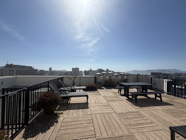 Building Photo - 1255 California St