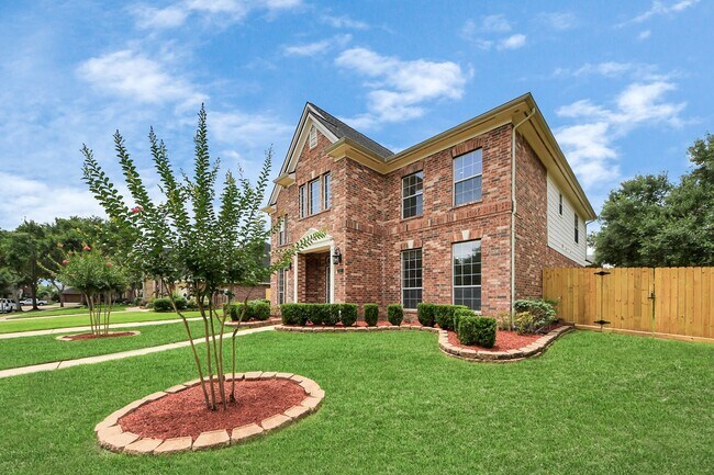 Building Photo - 527 Little River Ct