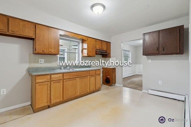 Building Photo - 185 Mettler St