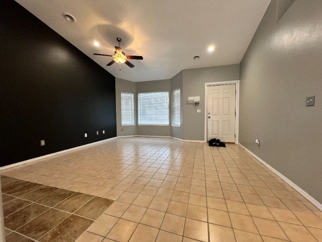 Primary Photo - 7480 Edgebrook Dr
