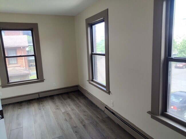 Building Photo - 44 Alden St