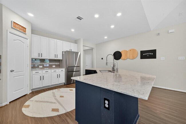 Building Photo - 12610 Northwood Colony Trl