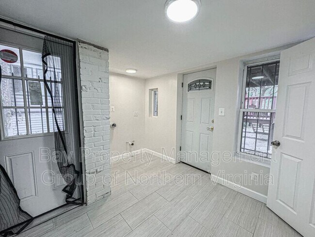 Building Photo - 4412 Volta Pl NW