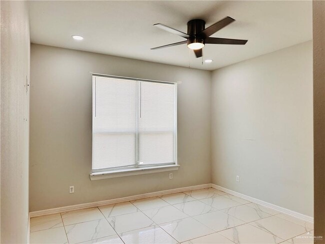 Building Photo - 20 N Crown Point