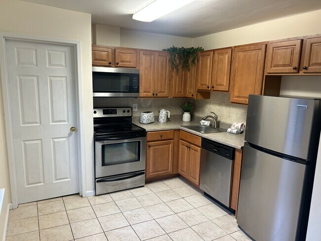 Building Photo - 57 Birchwood Rd