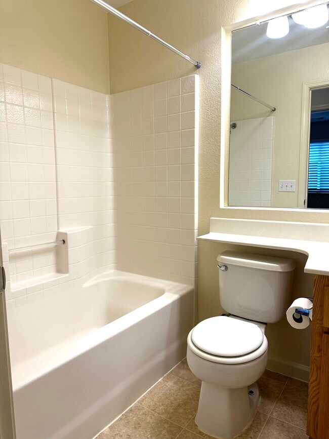 Building Photo - 238 Westbury Ln