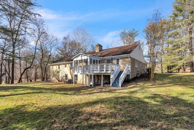 Building Photo - 8616 Chateau Dr