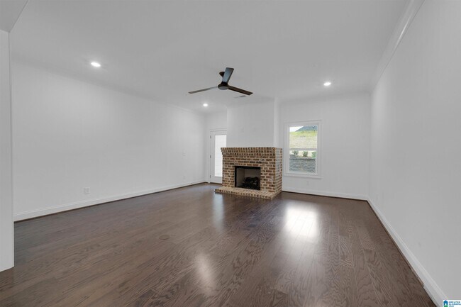 Building Photo - 4228 Oakview Ln