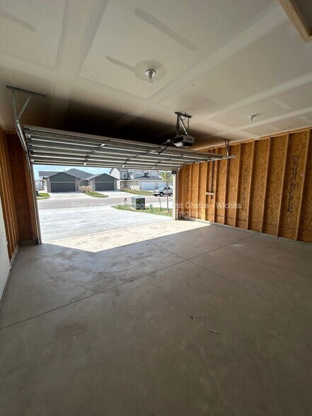 Building Photo - 157 N Gowen St