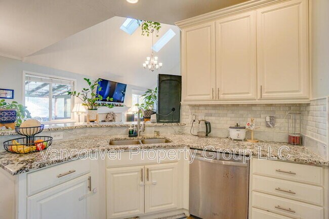 Building Photo - 4404 NE 98th Cir