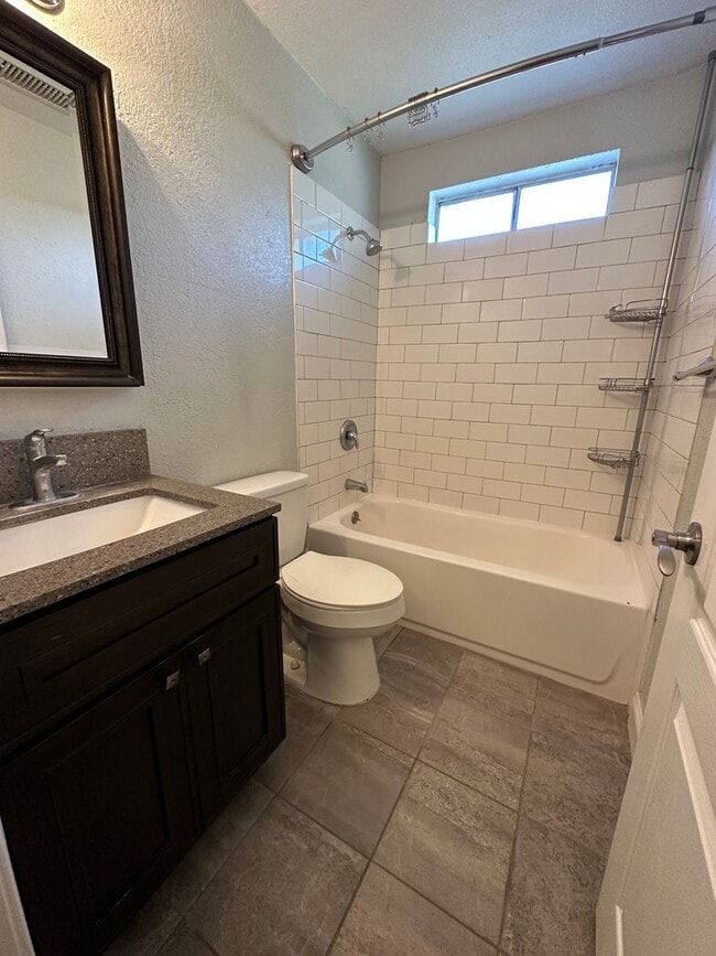 Building Photo - 204 Emerson Ave