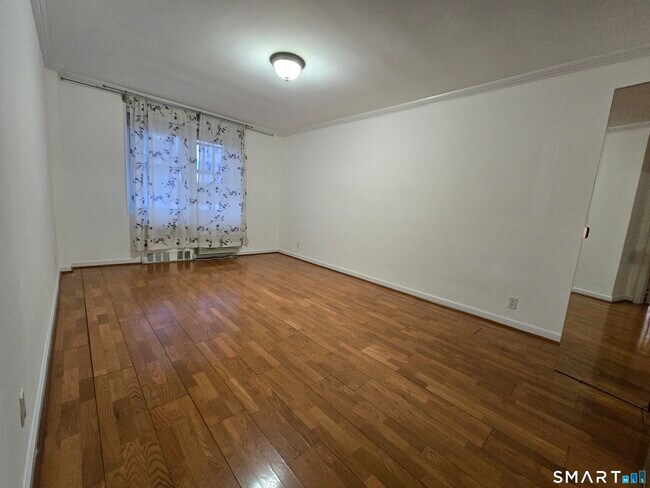 Building Photo - 39 Glenbrook Rd