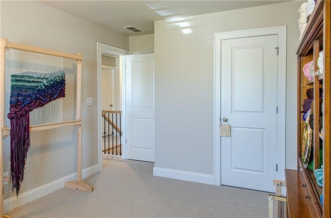 Building Photo - 660 Stately Dr