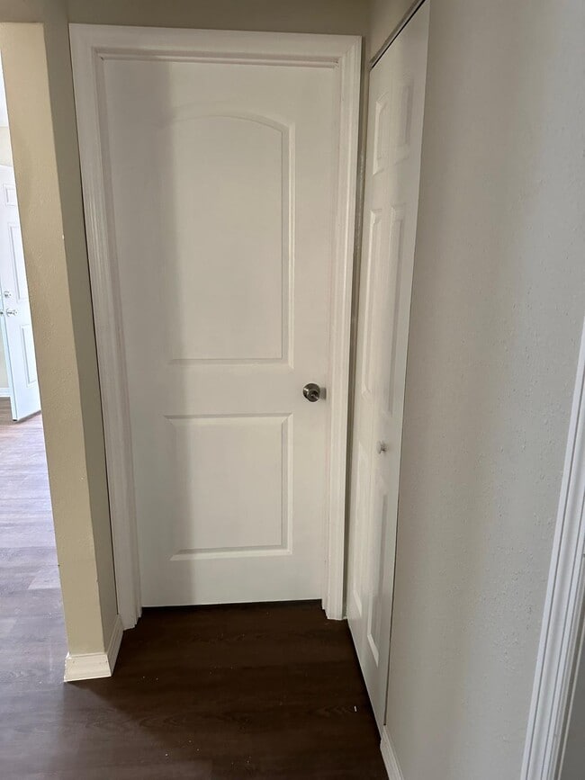 Building Photo - 825 Booker Ave