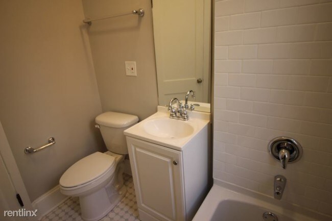 Building Photo - 4403 N La Crosse Ave