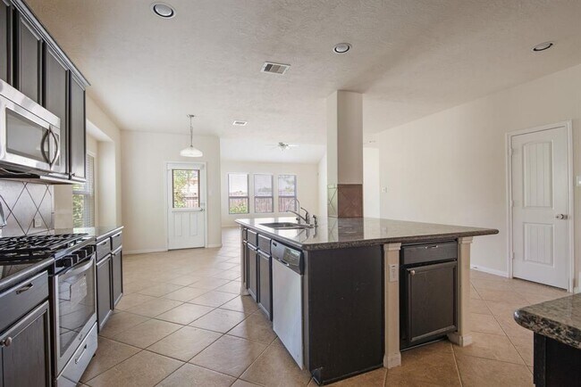 Building Photo - 24922 Clover Ranch Dr
