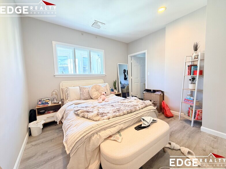 Building Photo - 19 Long Ave