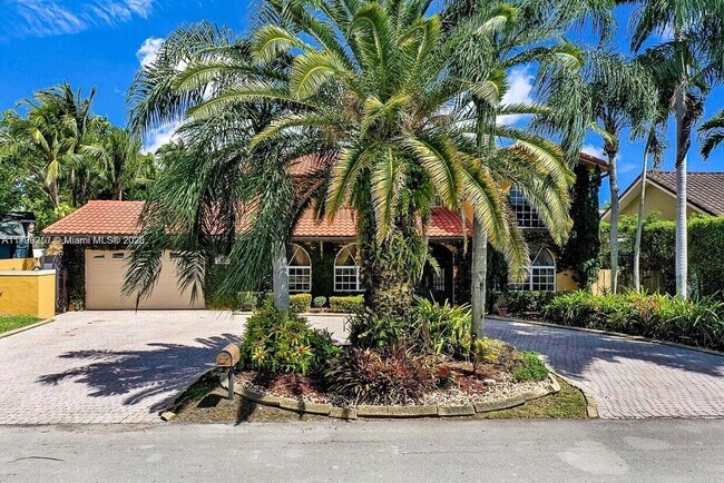 Primary Photo - 7345 N Oakmont Dr